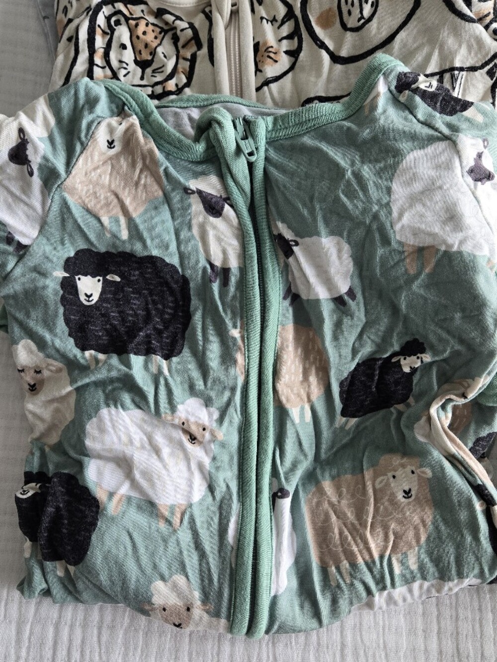 Little Sleepies Two-Way Zippy in Little Sheepies — 3T | EUC